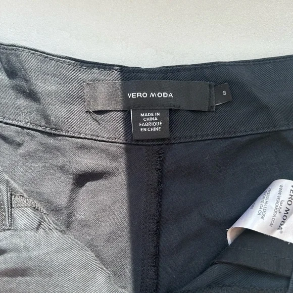 Vero Moda Black Shorts - Picture 2 of 3